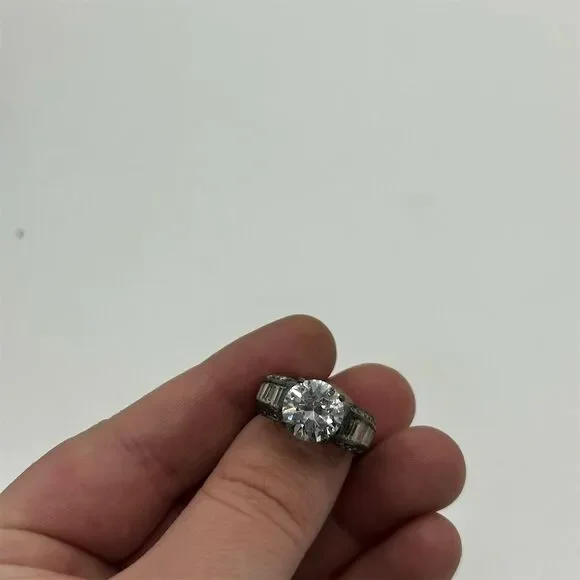 Sterling Silver Cubic Zirconia Ring Size 7 Round Brilliant Side Stones Unique - Picture 2 of 6